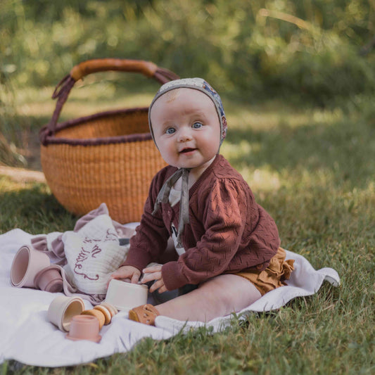 Love & bonnets, we're LIVE!