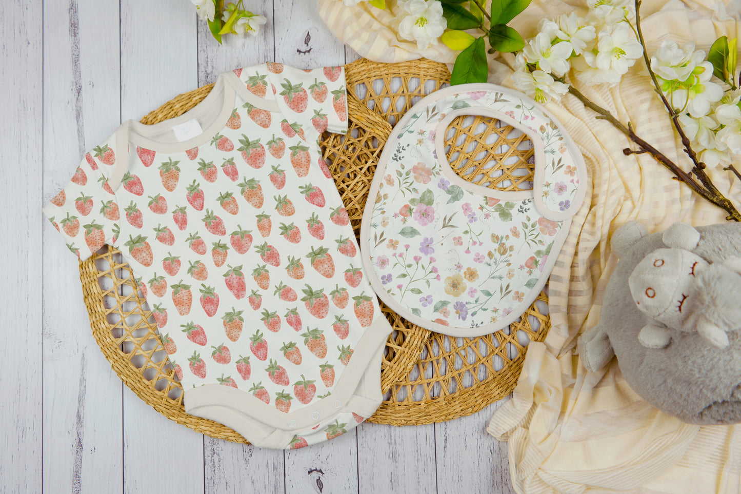 Tiny Blooms : Strawberries - Fabric by the yard starting at