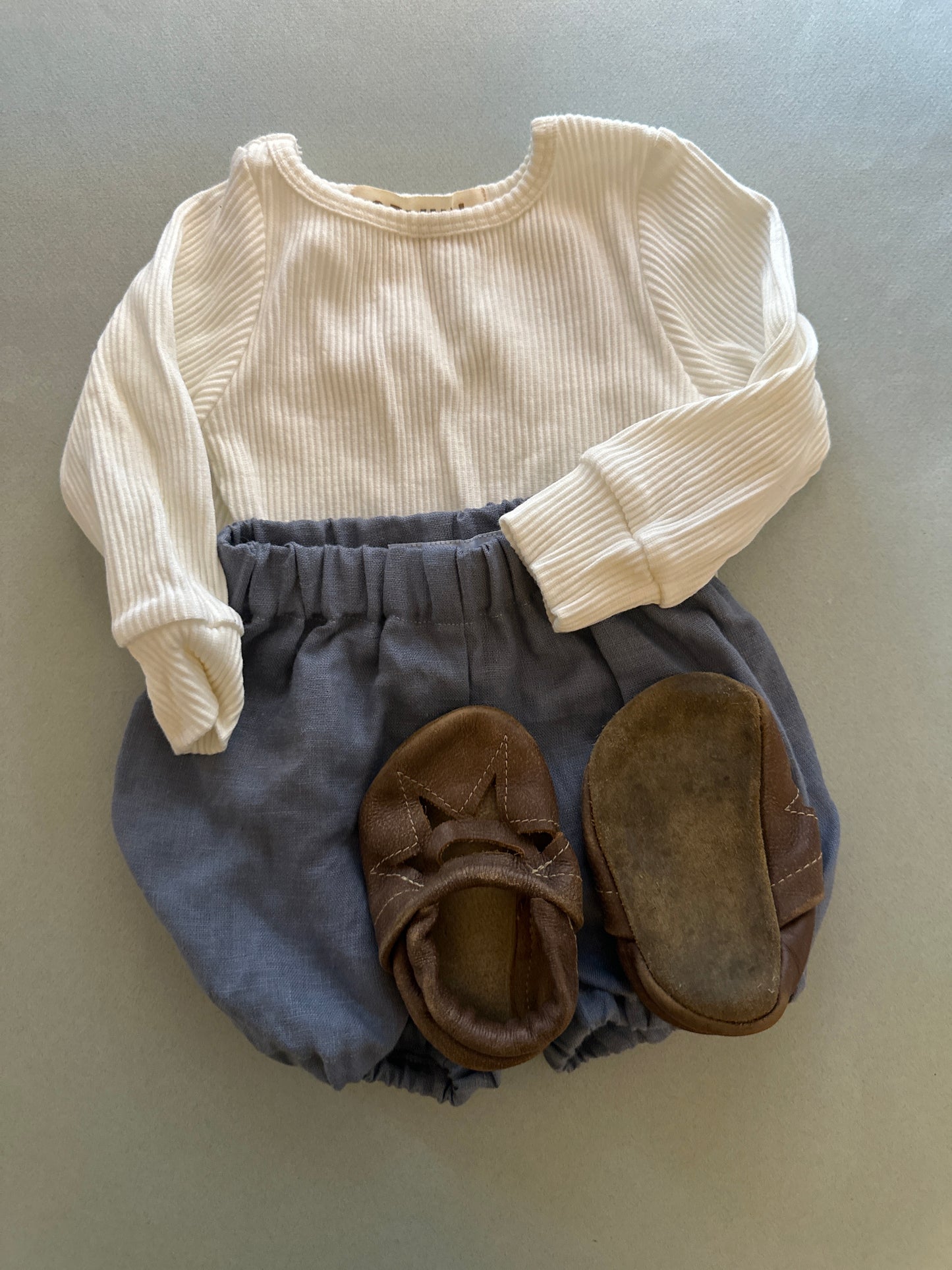 Sevvin shirt, crossgrain bloomers and SKD shoes (well loved) outfit - 6-12/12-18 months - Closet Sale 011